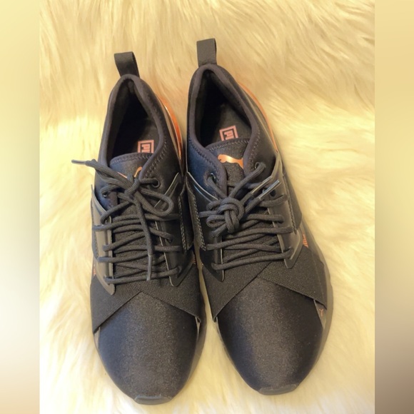 BNIB PUMA SNEAKERS - Picture 3 of 6